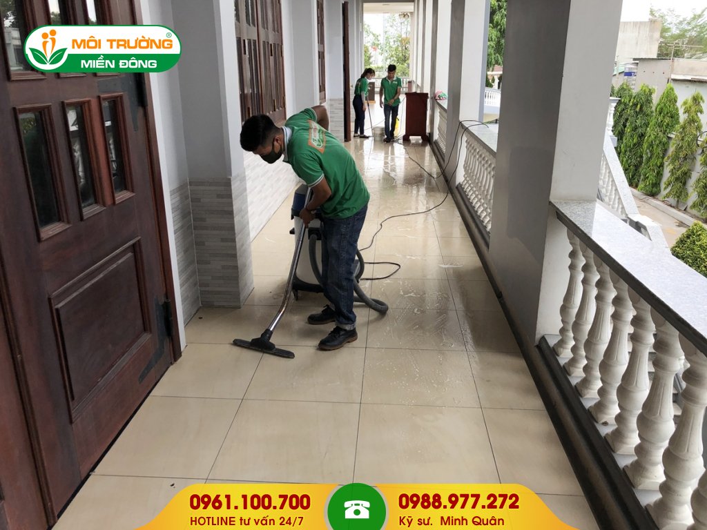 Thuê dịch vụ chà rửa bám bẩn