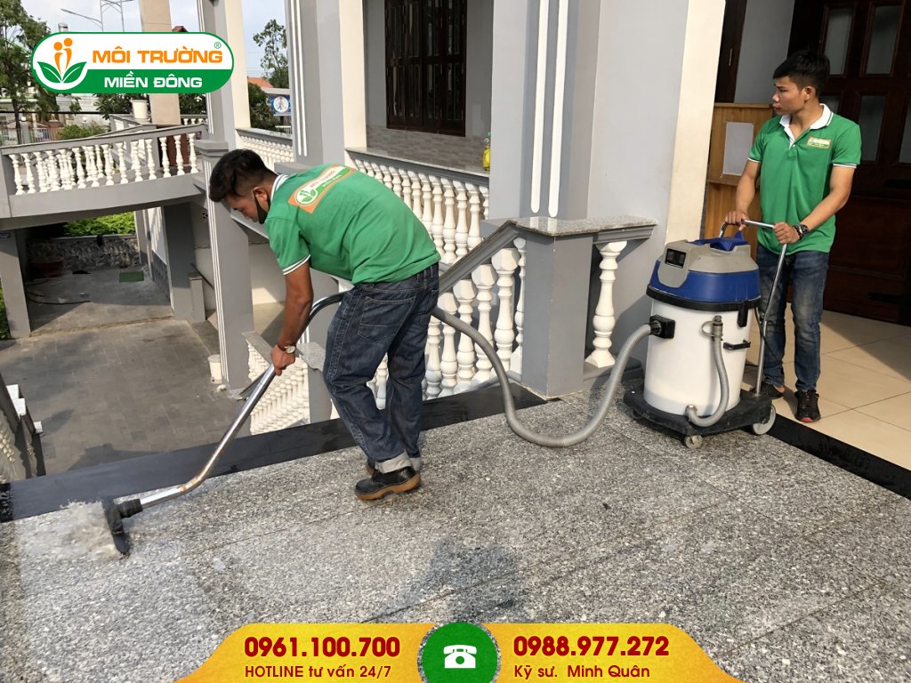 Thuê dịch vụ chà rửa rêu mốc