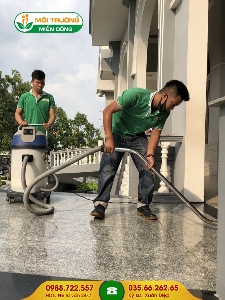 Chi phí dịch vụ chà rửa rêu mốc