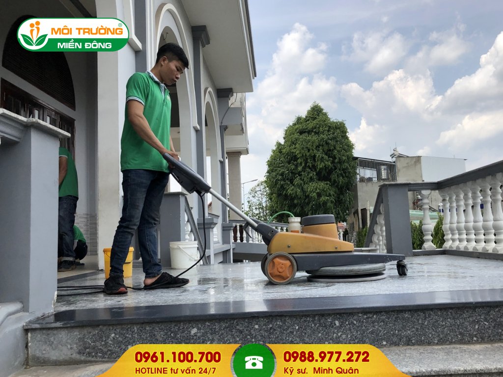 Chi phí dịch vụ đánh bóng đá