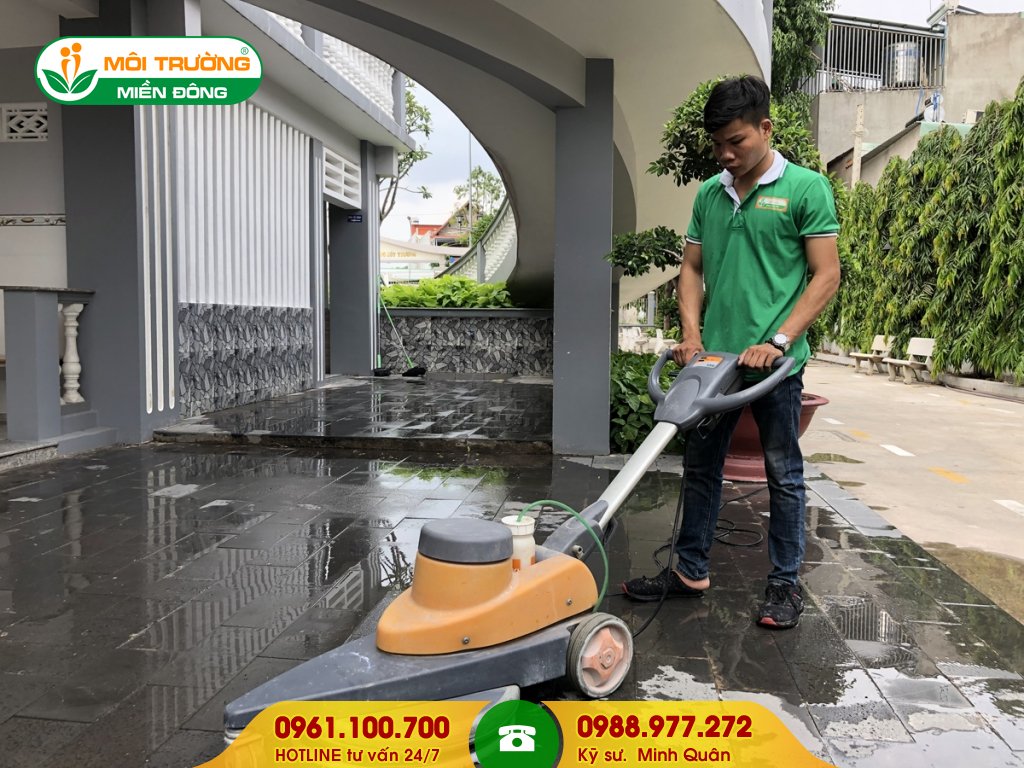 Công ty đánh bóng đá