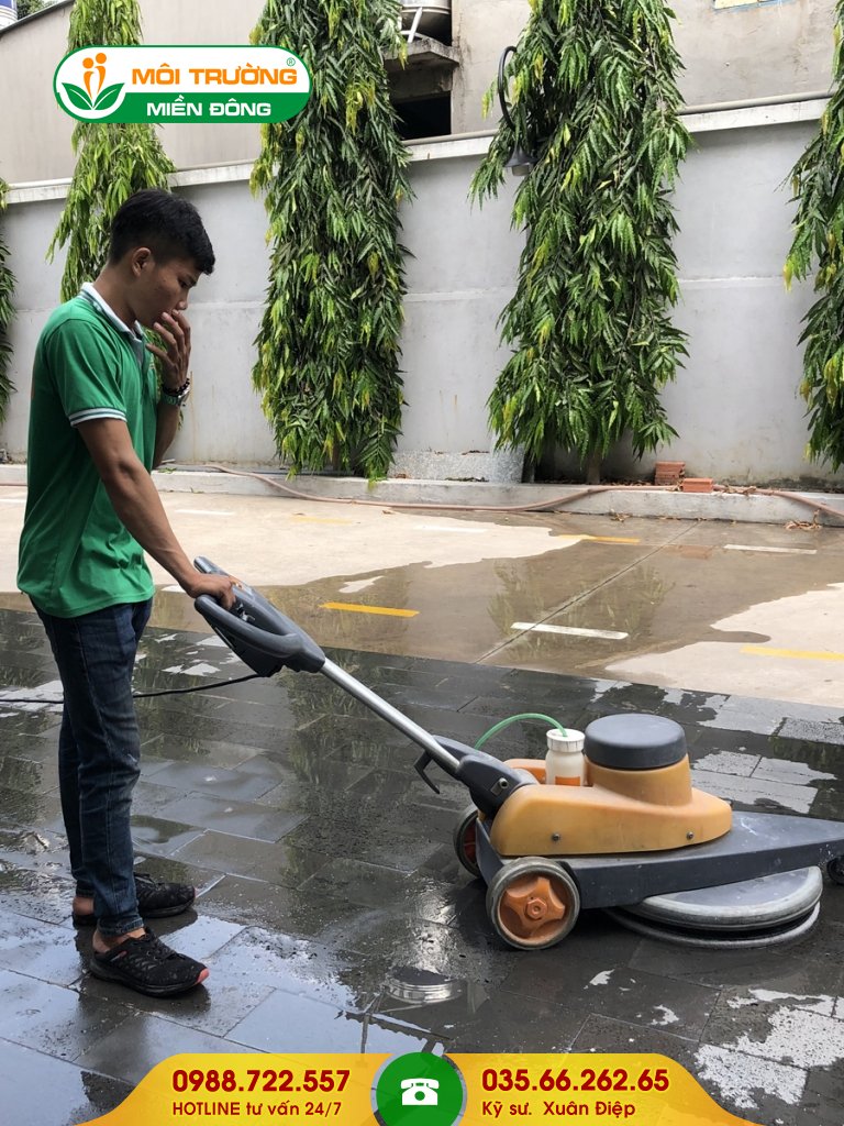 Chi phí dịch vụ đánh bóng đá nhân tạo