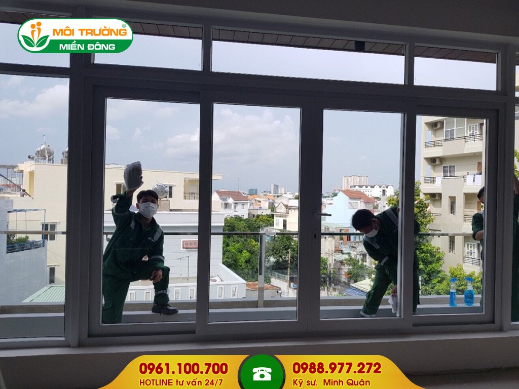 Báo giá dịch vụ đu dây vệ sinh kính