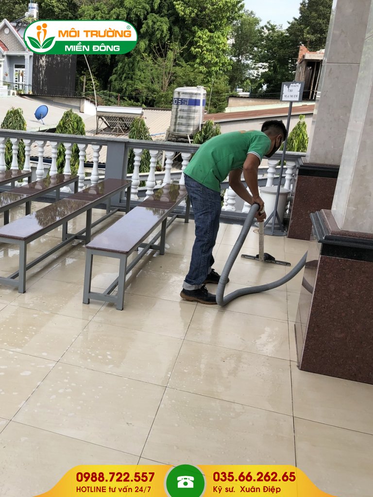 Thuê dịch vụ quét dọn sân