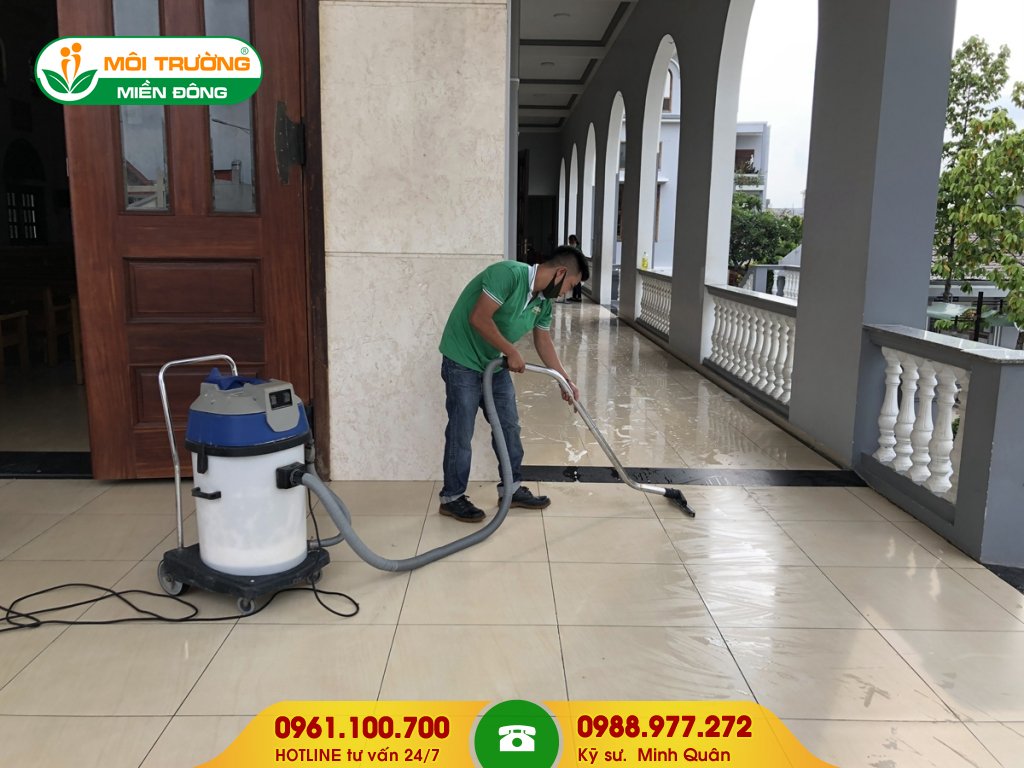 Chi phí dịch vụ quét dọn sân