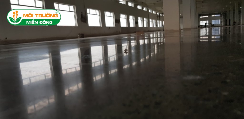 Đơn giá dịch vụ sơn nền epoxy hệ lăn