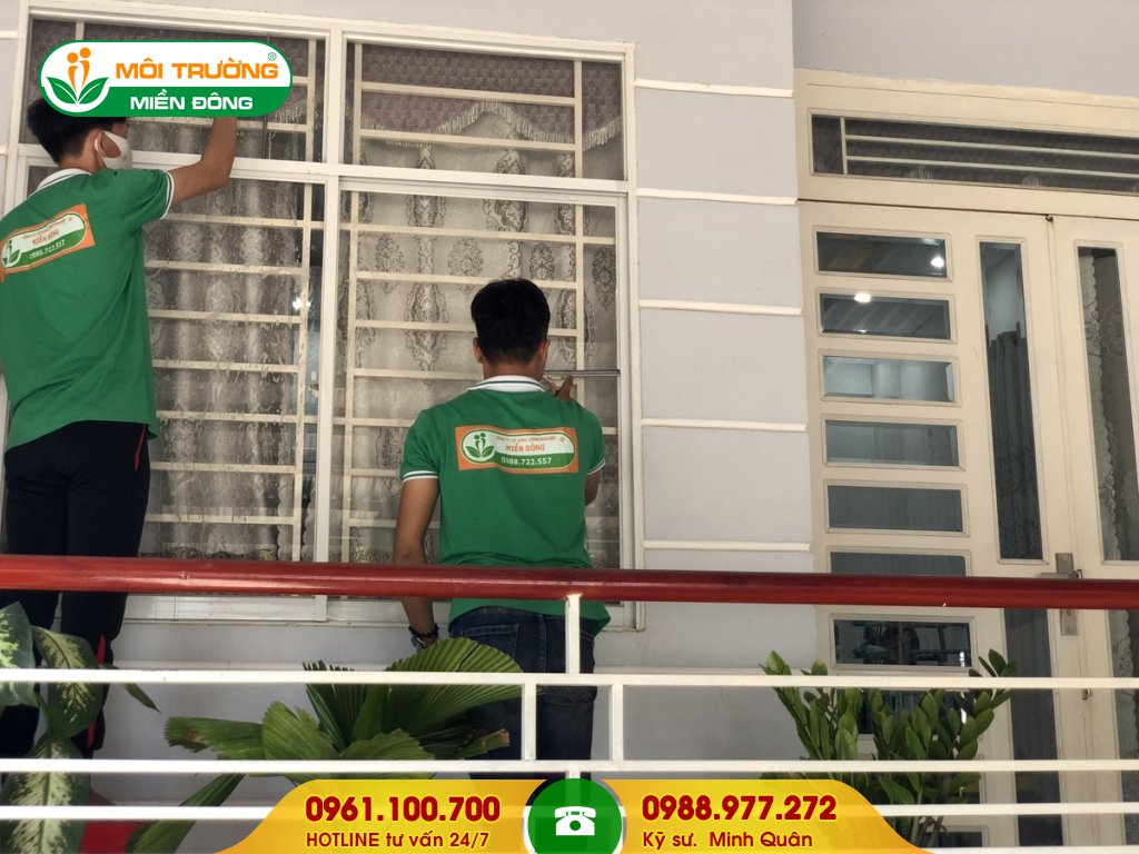 Báo giá dịch vụ vệ sinh cửa