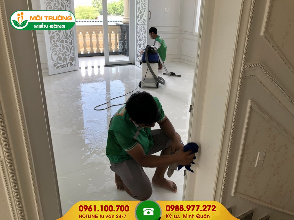 Bảng giá dịch vụ vệ sinh kính trong nhà