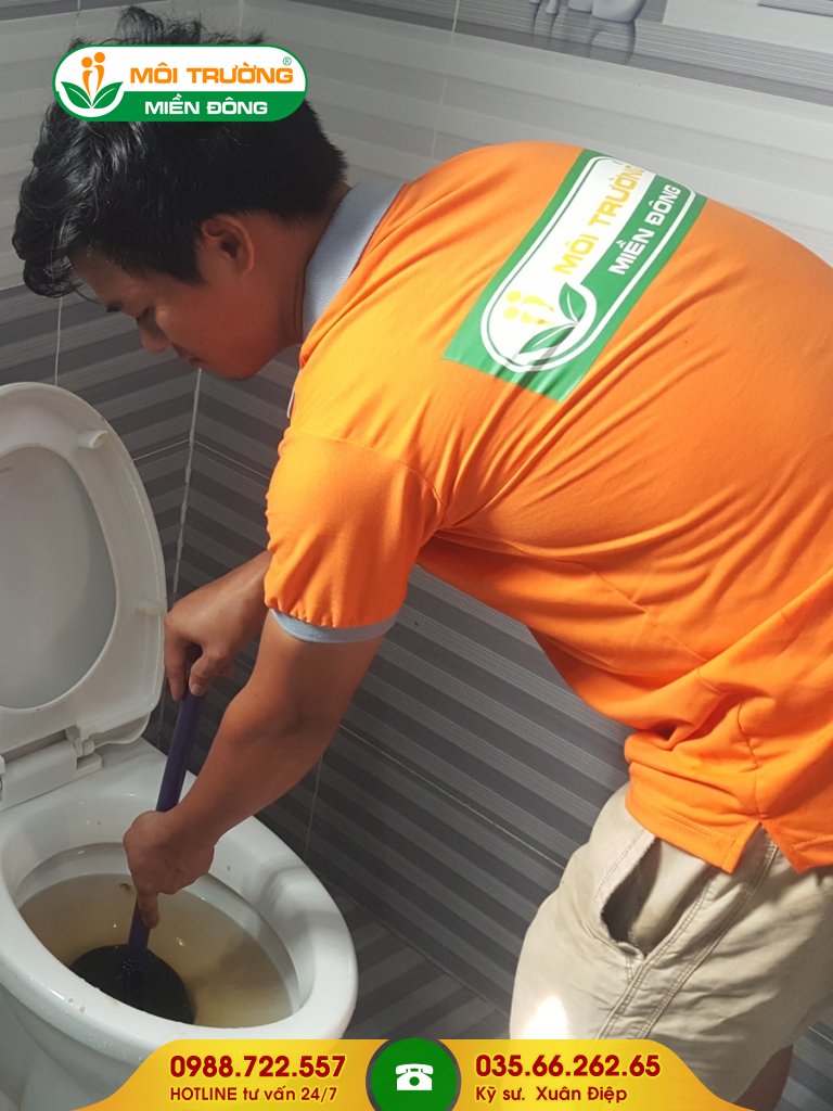 Hướng dẫn thông tắc bồn cầu tại nhà