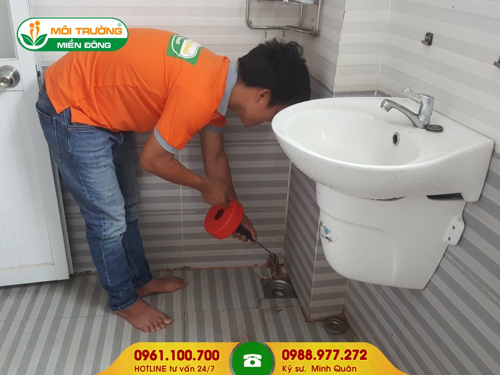 Giá dịch vụ thông tắc cống bằng máy đánh lò xo