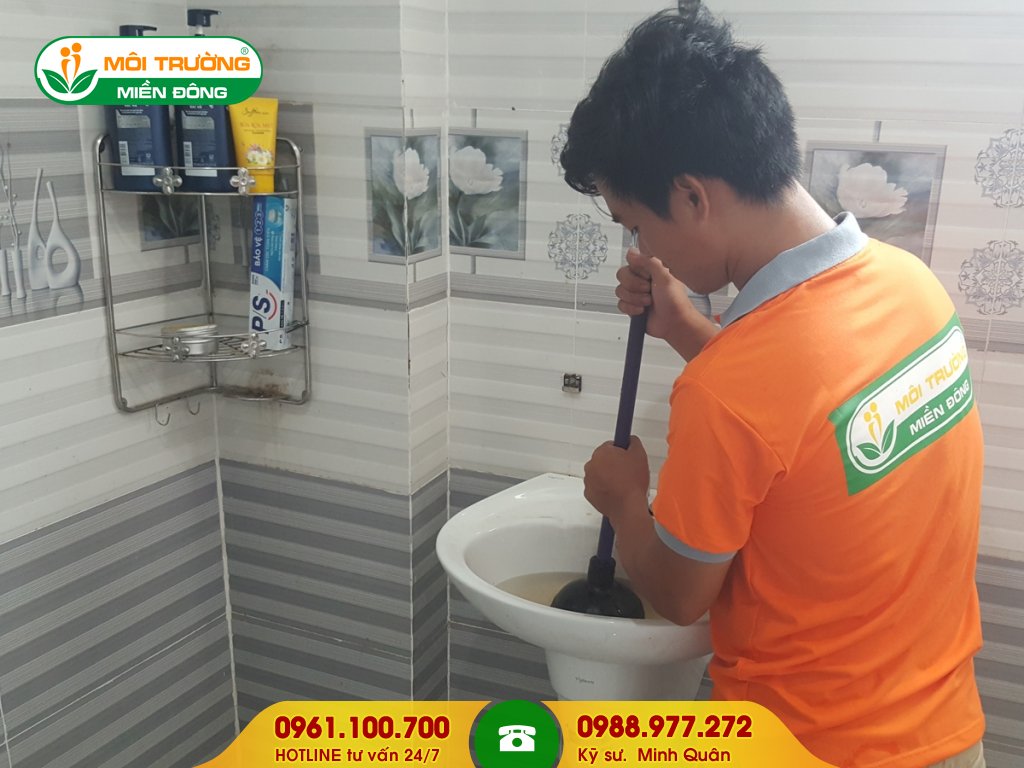 Dịch vụ thông tắc lavabo bằng thụt cao su