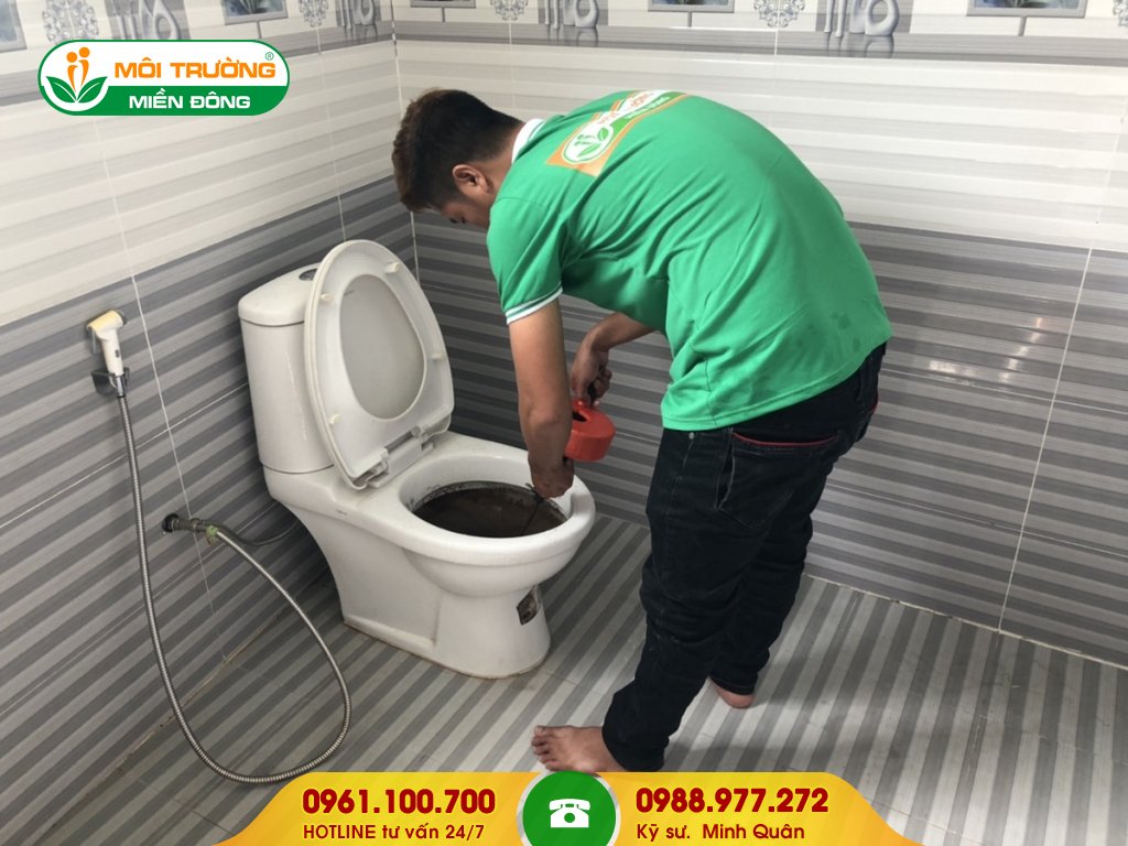 Dịch vụ thông tắc bồn cầu bằng dây cáp