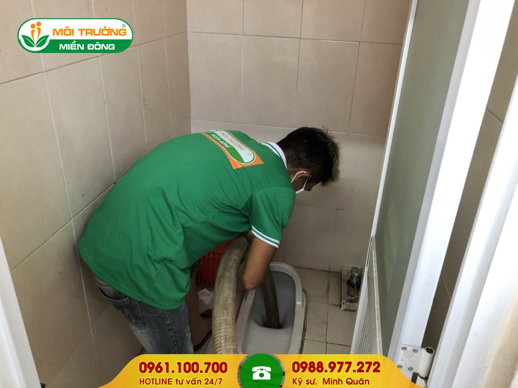 Dịch vụ thông tắc bồn cầu bằng xe chuyên dụng