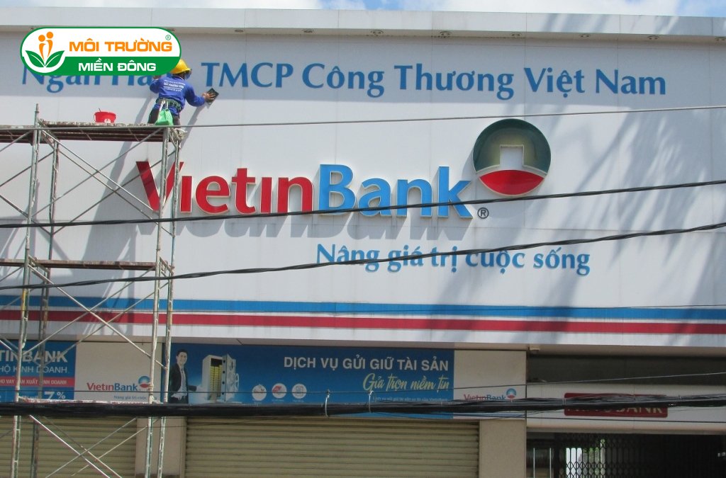 Đơn giá dịch vụ vệ sinh biển hiệu quảng cáo