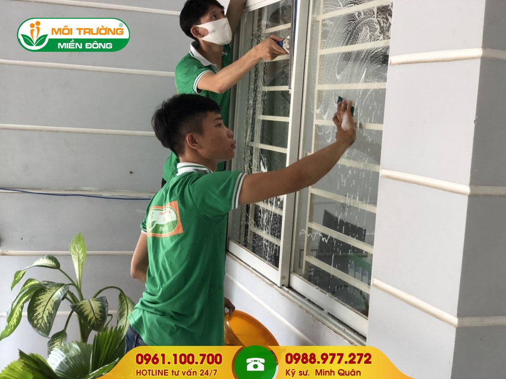 Bảng giá dịch vụ vệ sinh cửa sổ kính