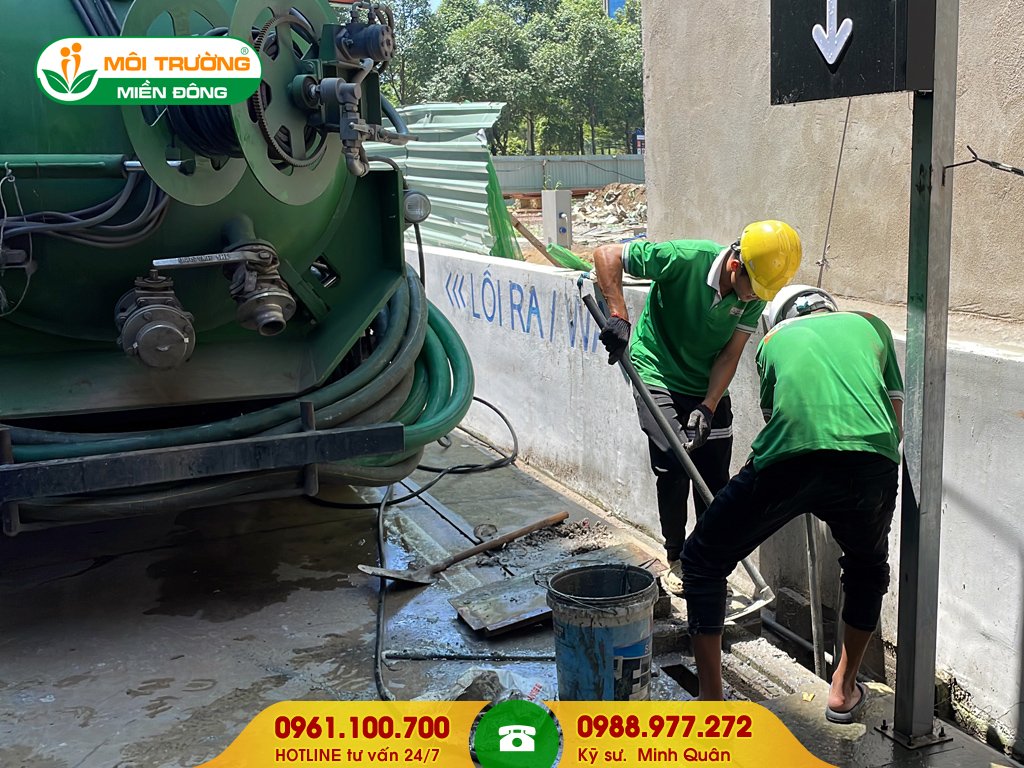 Xe nạo vét hố ga khu chung cư